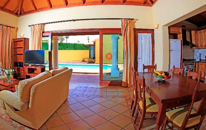 Brisas Del Mar מלון *
