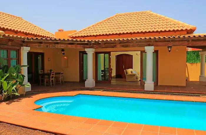 Brisas Del Mar מלון *